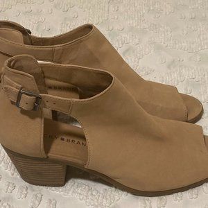 Women's Lucky Brand tan open toe booties size 11